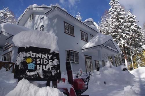 לינה וארוחת בוקר האקובה Sunny Side Hut מראה חיצוני תמונה